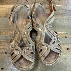 Chic Tan Strappy Sandals